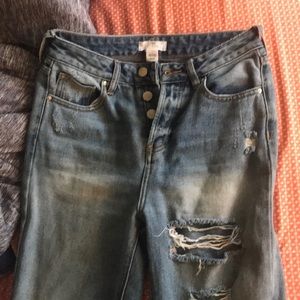 Super destructed mom jeans